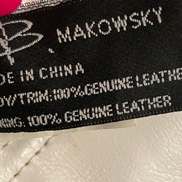 B. MAKOWSKI LARGE WHITE LEATHER AND SUEDE SHOULDER BAG WITH DUAL TOP HANDLES - Picture 3 of 12